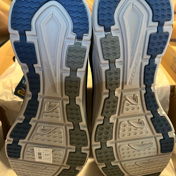 MEN’S SKECHERS D’LUX WALKER - Picture 4 of 6